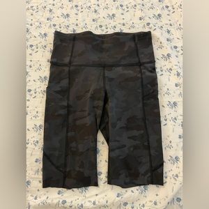 lululemon Align High-Rise Shorts 8” - Camo Deep Coal Multi